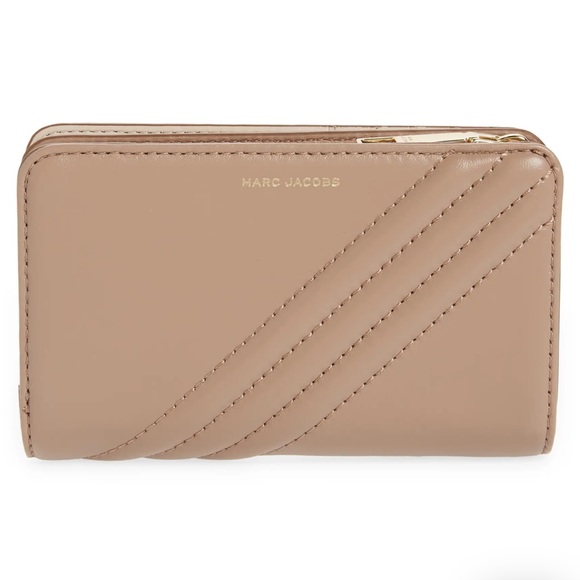 MARC JACOBS - “The Glam Shot” Zip/ Snap Close Leather Wallet In Dusty Beige NWOT - Picture 3 of 16
